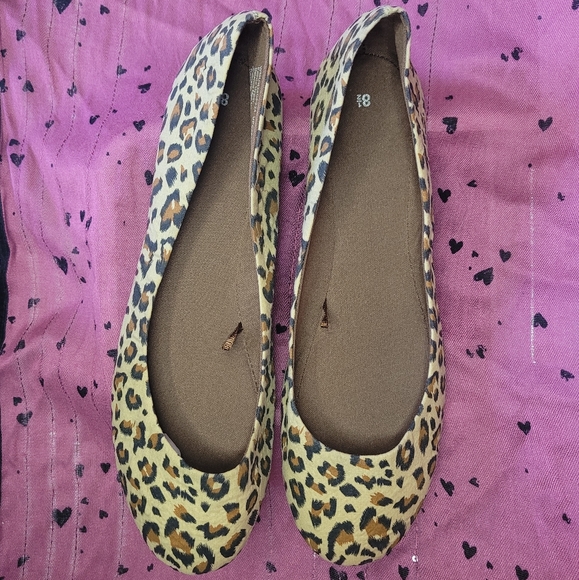 ๐LEOPARD FLATS! ๐ Size 8.5 - Picture 6 of 8